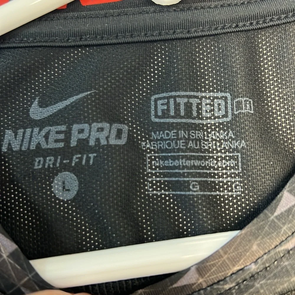 Nike Pro‎